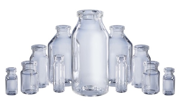 Daikyo Crystal Zenith mehrere transparente Kunststoffflaschen zusammen